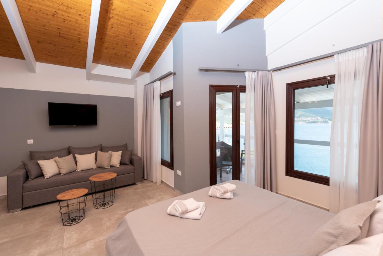 Trizonia Bay Hotel Exterior photo